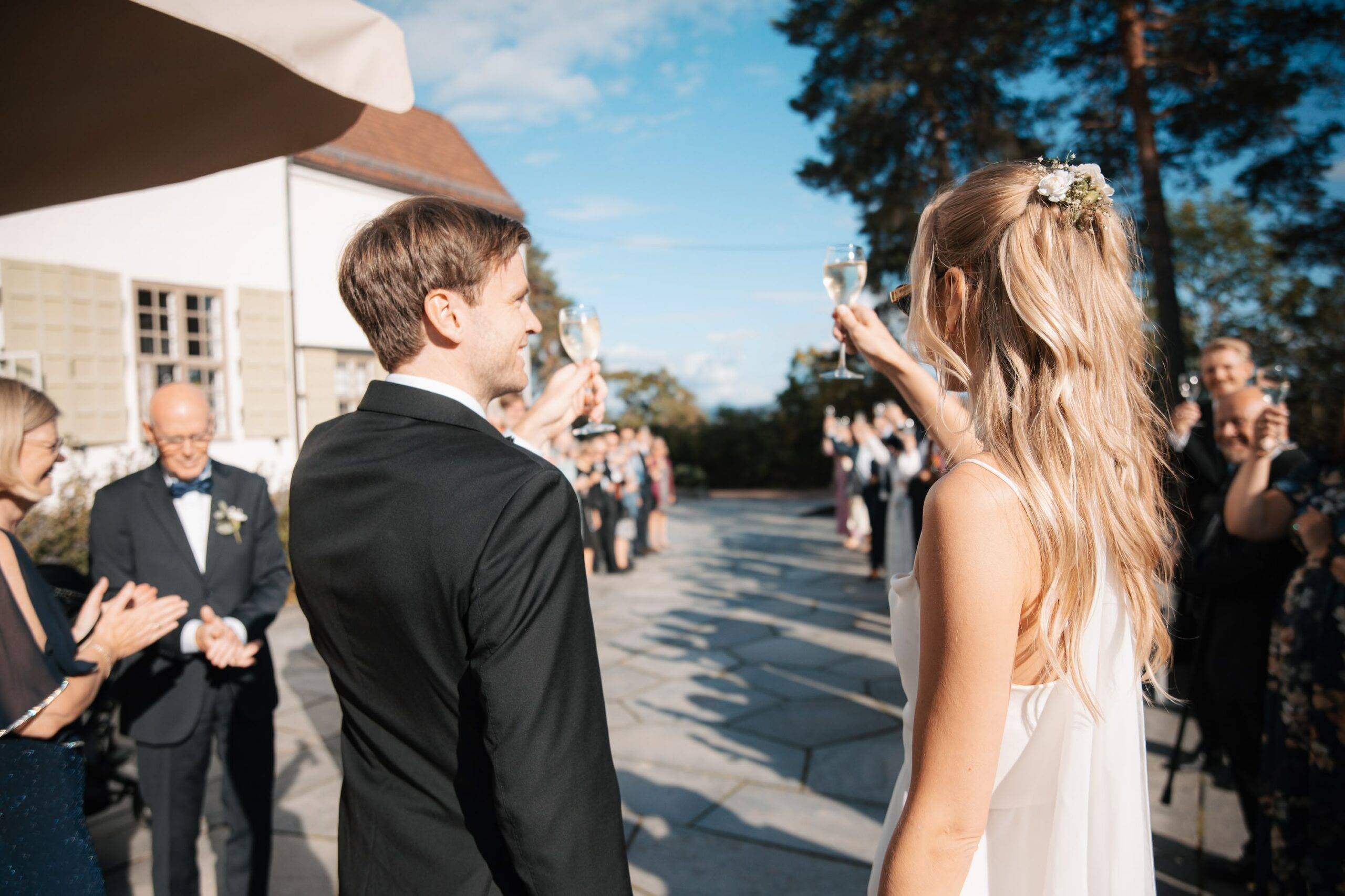 Hvordan kle seg til et bryllup — dresscode forklart