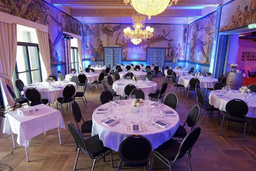 roklubben selskapslokale med dekket bord