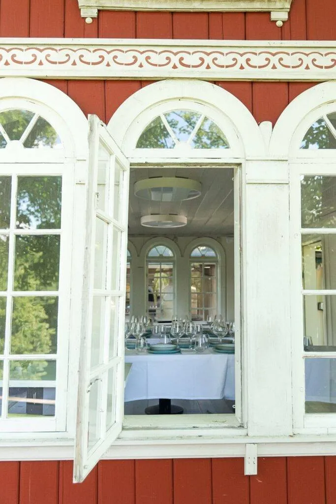 den rødmalte larsstua ved frogner hovedgård